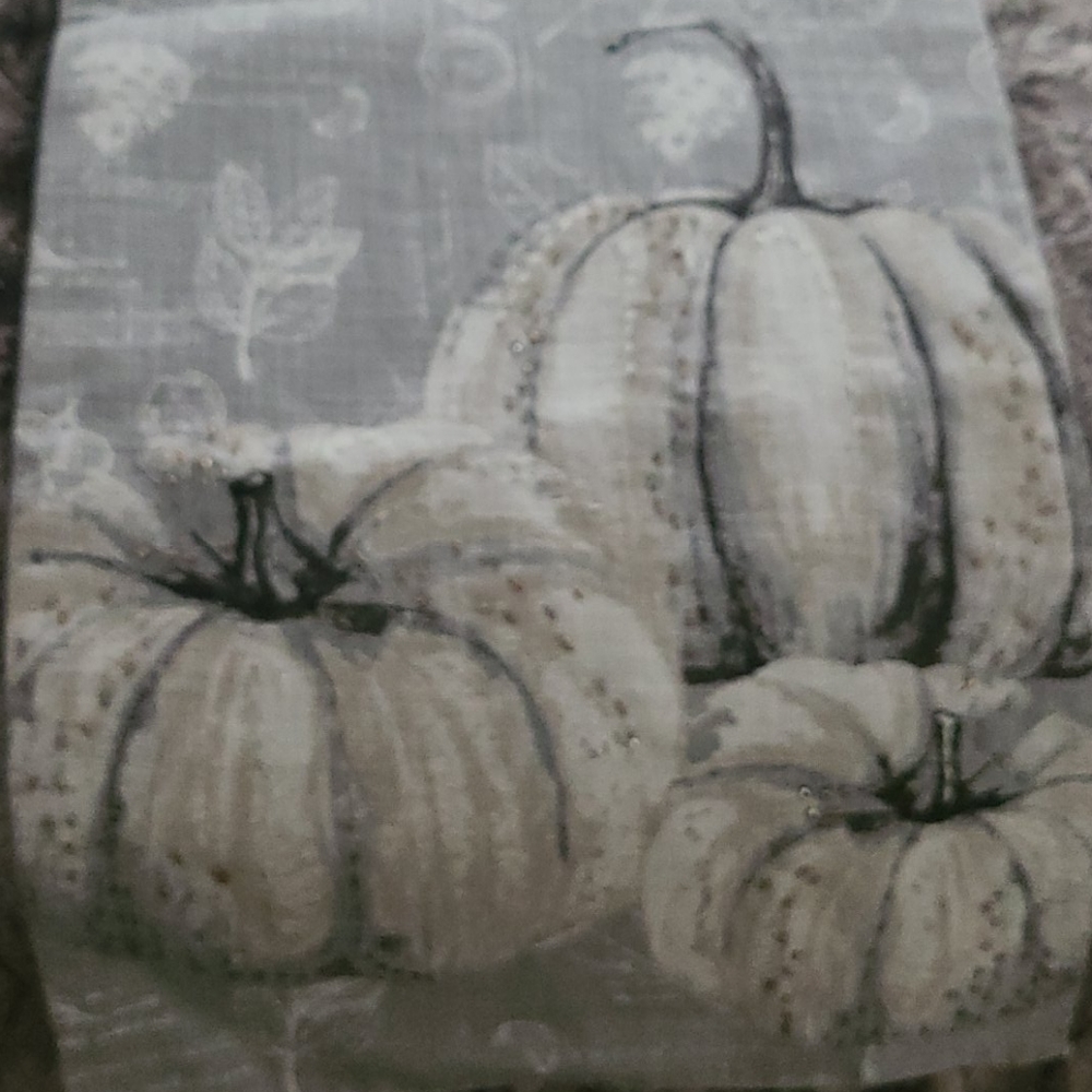 Fall runner - Picture 3 of 3